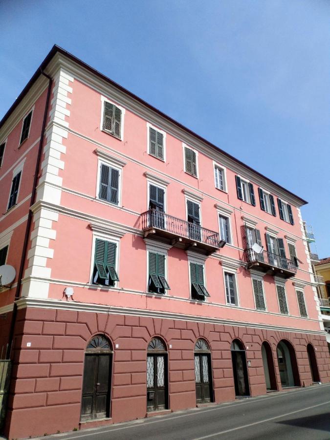 Casa Di Claude 2 Finalmarina Apartamento Finale Ligure Exterior foto
