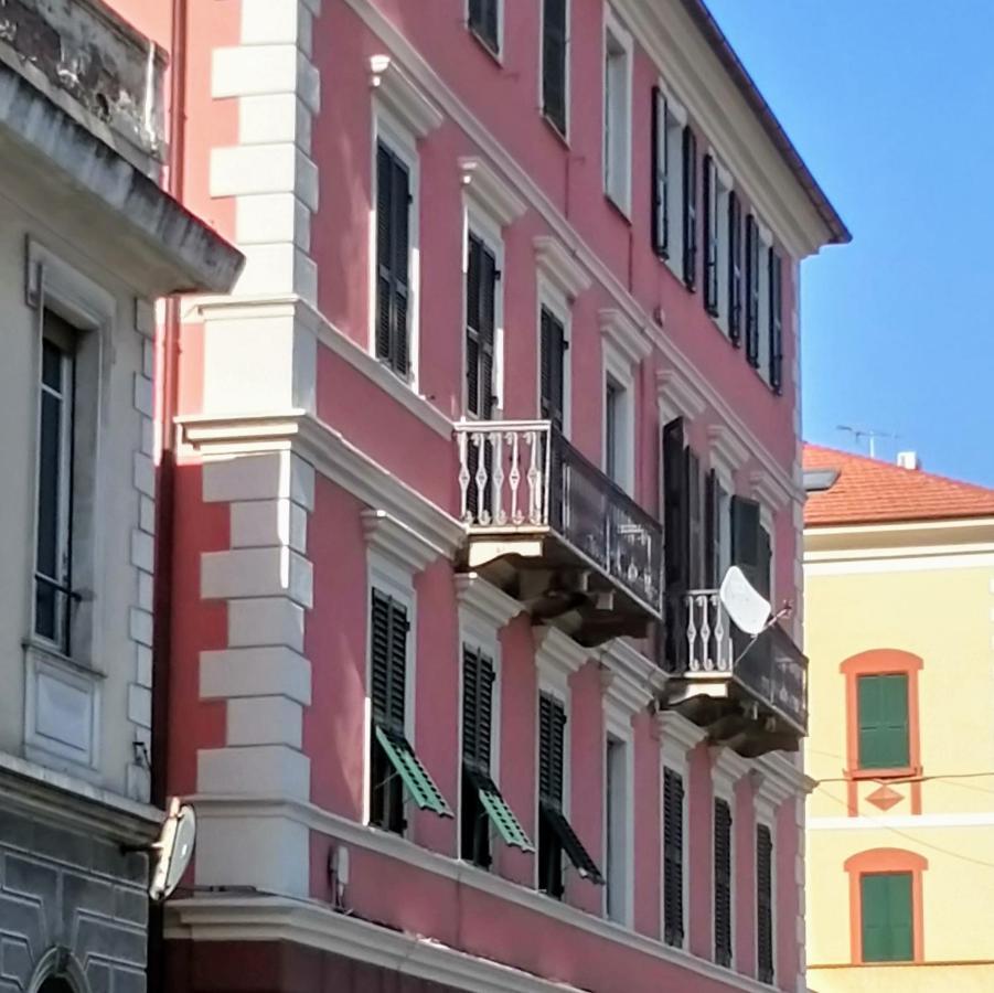 Casa Di Claude 2 Finalmarina Apartamento Finale Ligure Exterior foto